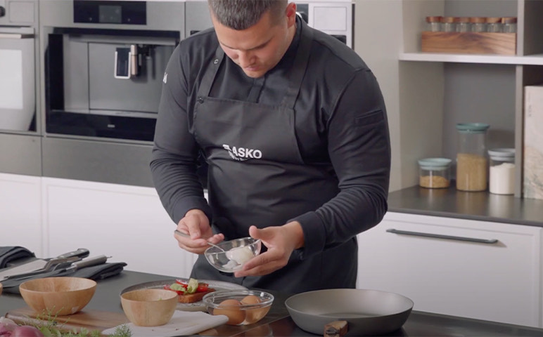 Приготовление на пару "Бриошь с яйцом пашот"