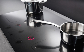 Варочная панель со встроенной вытяжкой Elevate™